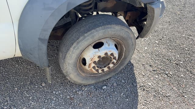 Image of Ford F-450 equipment image 3