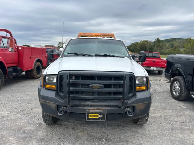 Image of Ford F-450 equipment image 2