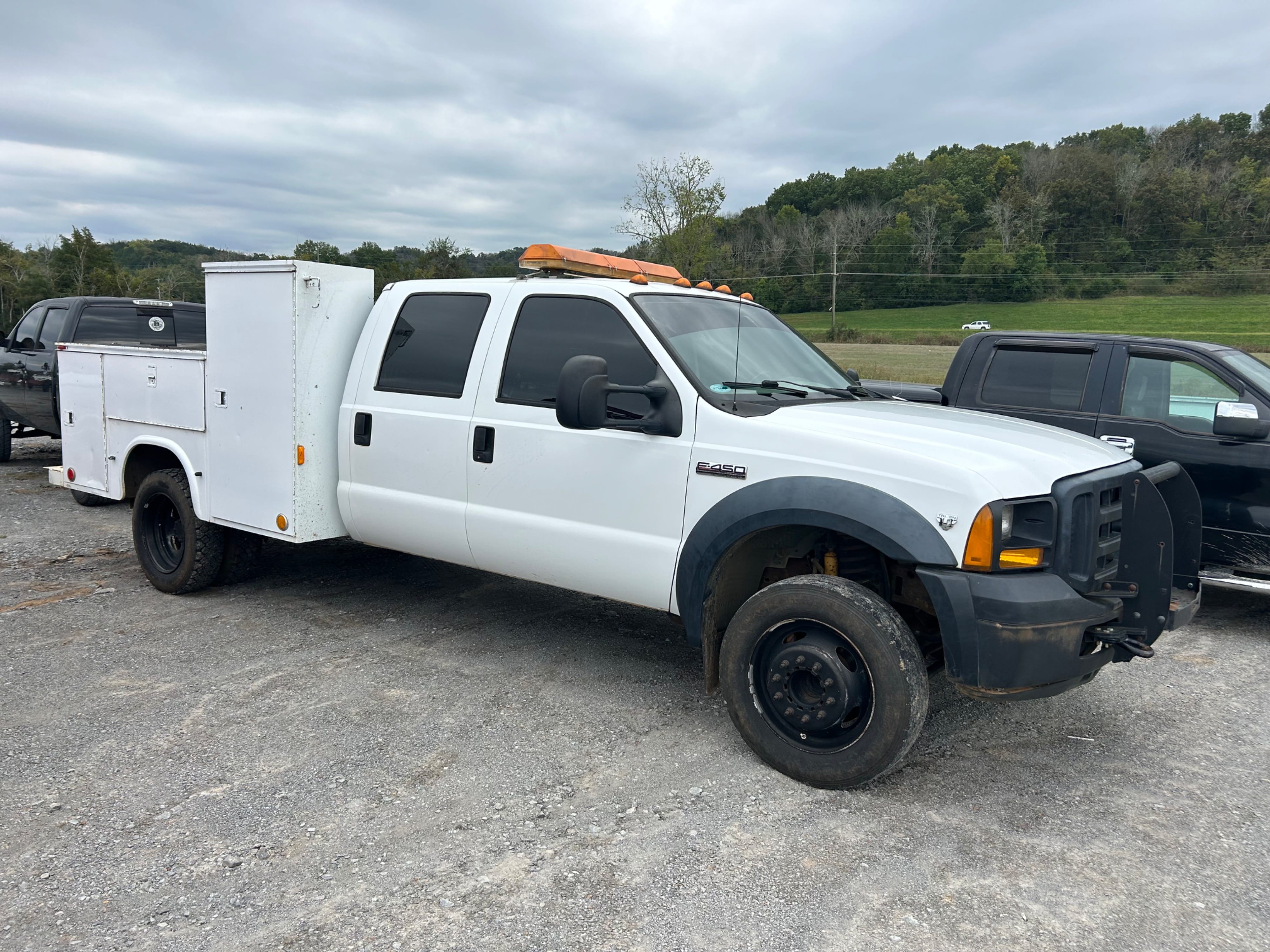 2006 Ford F-450 Equipment Image0