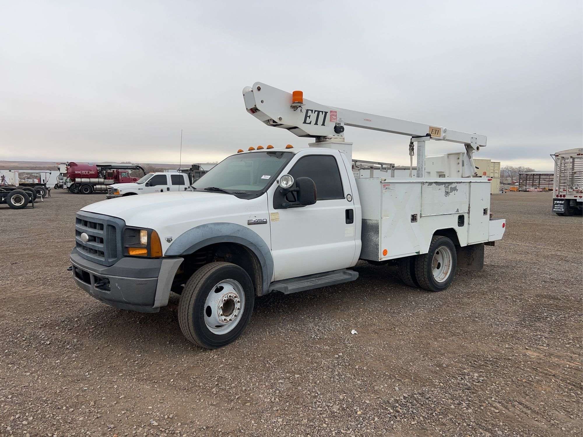 2006 Ford F-450 Equipment Image0