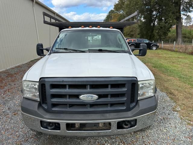 Image of Ford F-450 equipment image 3