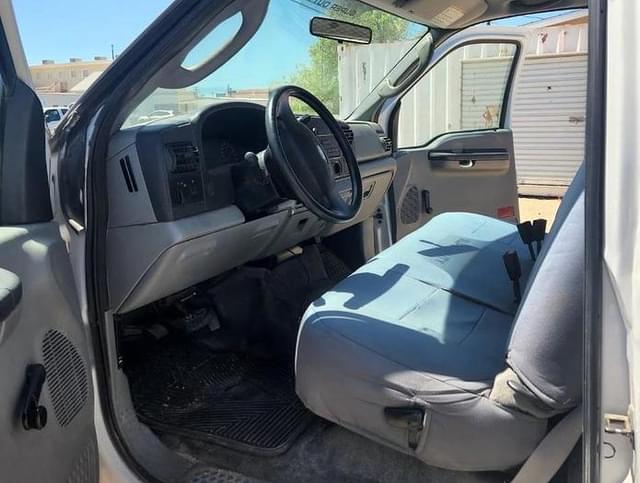 Image of Ford F-450 equipment image 4