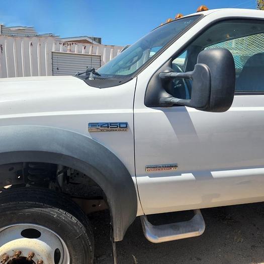 Image of Ford F-450 equipment image 3