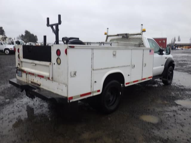 Image of Ford F-550 equipment image 4