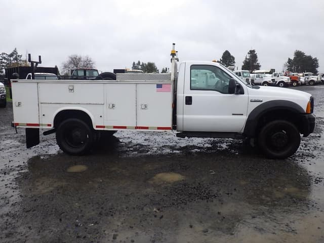 Image of Ford F-550 equipment image 3