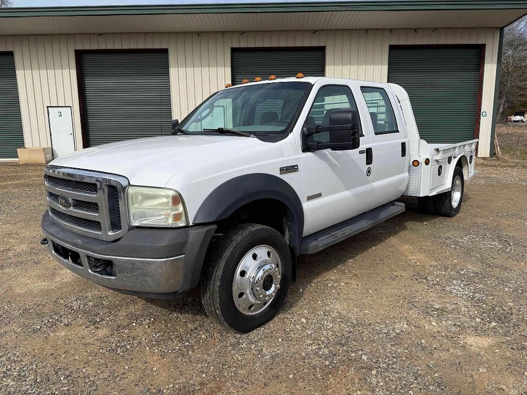 Image of Ford F-550 Primary image