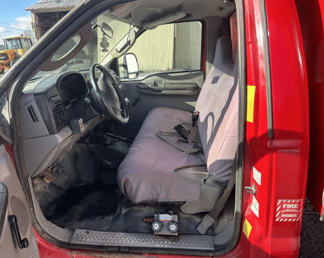 Image of Ford F-550 equipment image 4