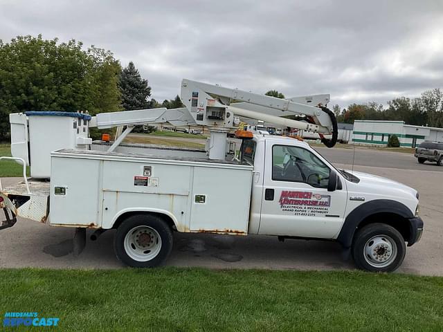 Image of Ford F-550 equipment image 3