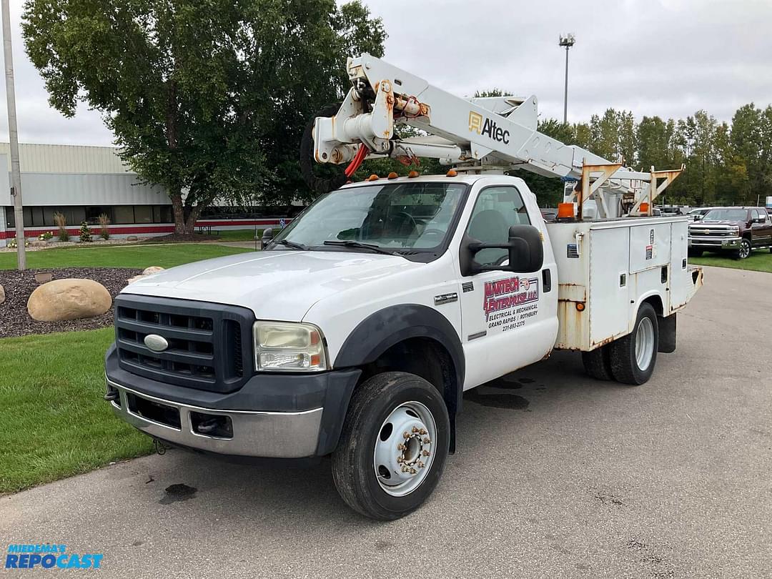 Image of Ford F-550 Primary image