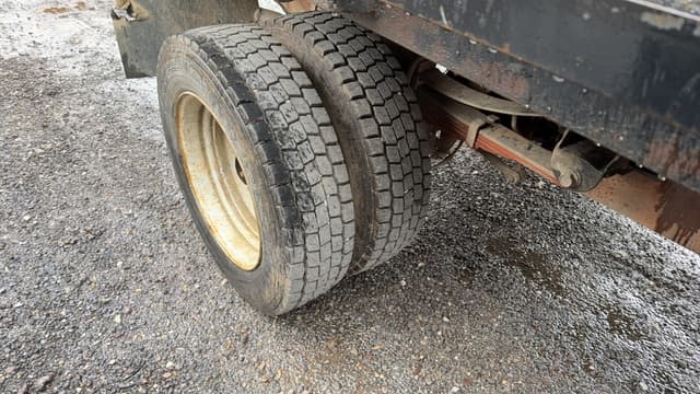 Image of Ford F-550 equipment image 4