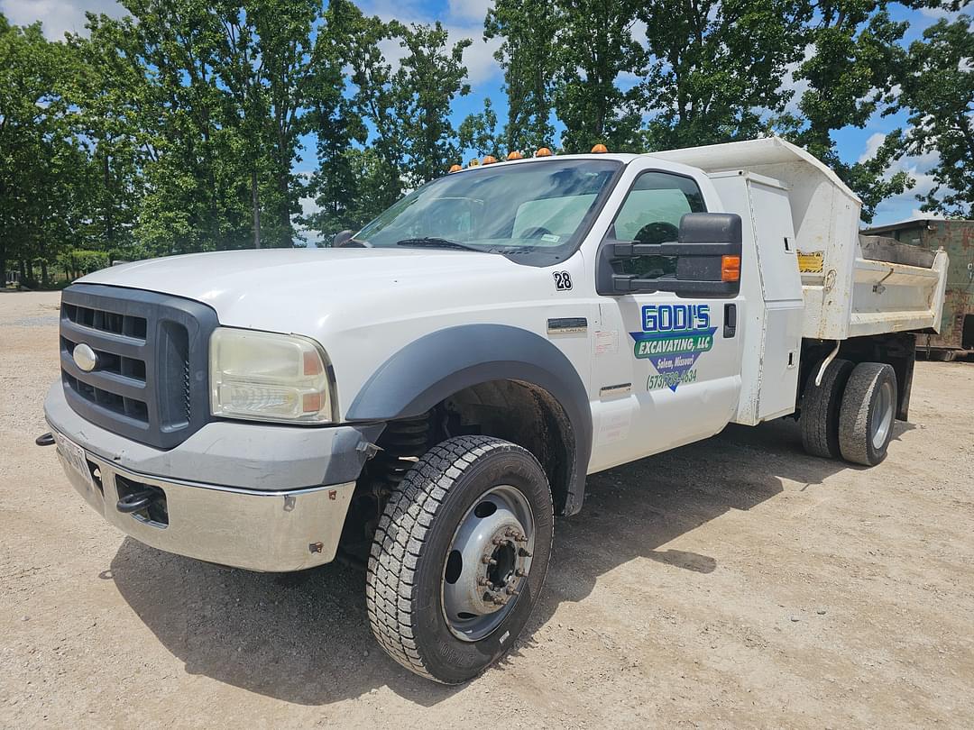 Image of Ford F-550 Primary image