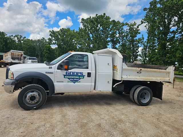 Image of Ford F-550 equipment image 4