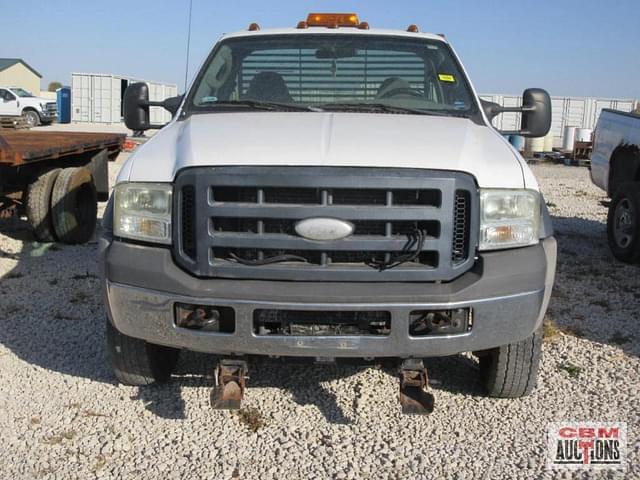 Image of Ford F-550 equipment image 4