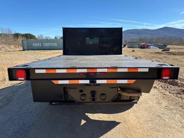 Image of Ford F-550 equipment image 3