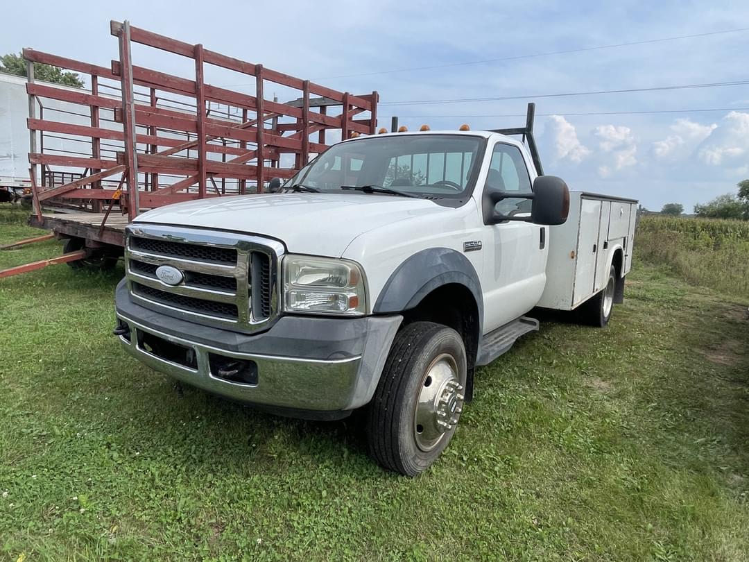 Image of Ford F-550 Primary image