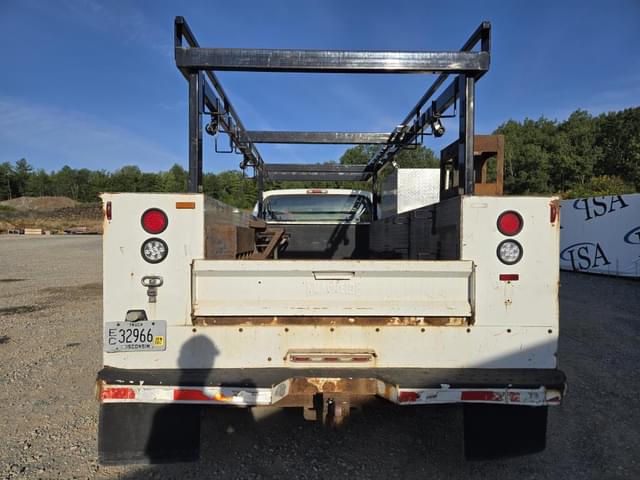 Image of Ford F-550 equipment image 3