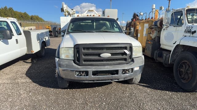 Image of Ford F-550 equipment image 1