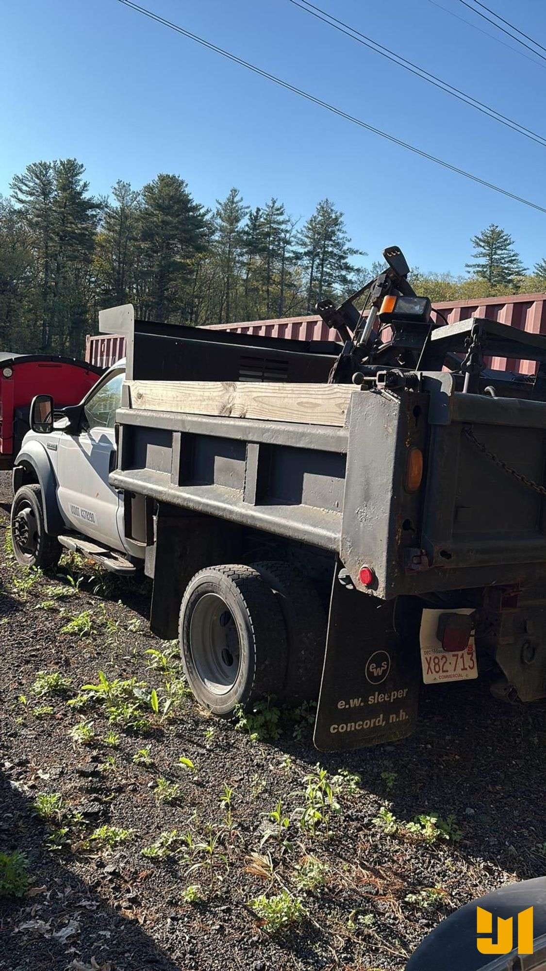 2006 Ford F-550 Equipment Image0