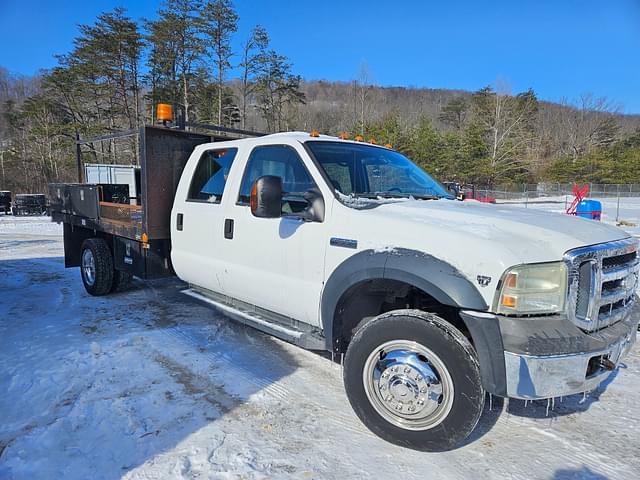 Image of Ford F-550 equipment image 2