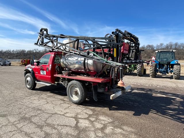 Image of Ford F-550 equipment image 3