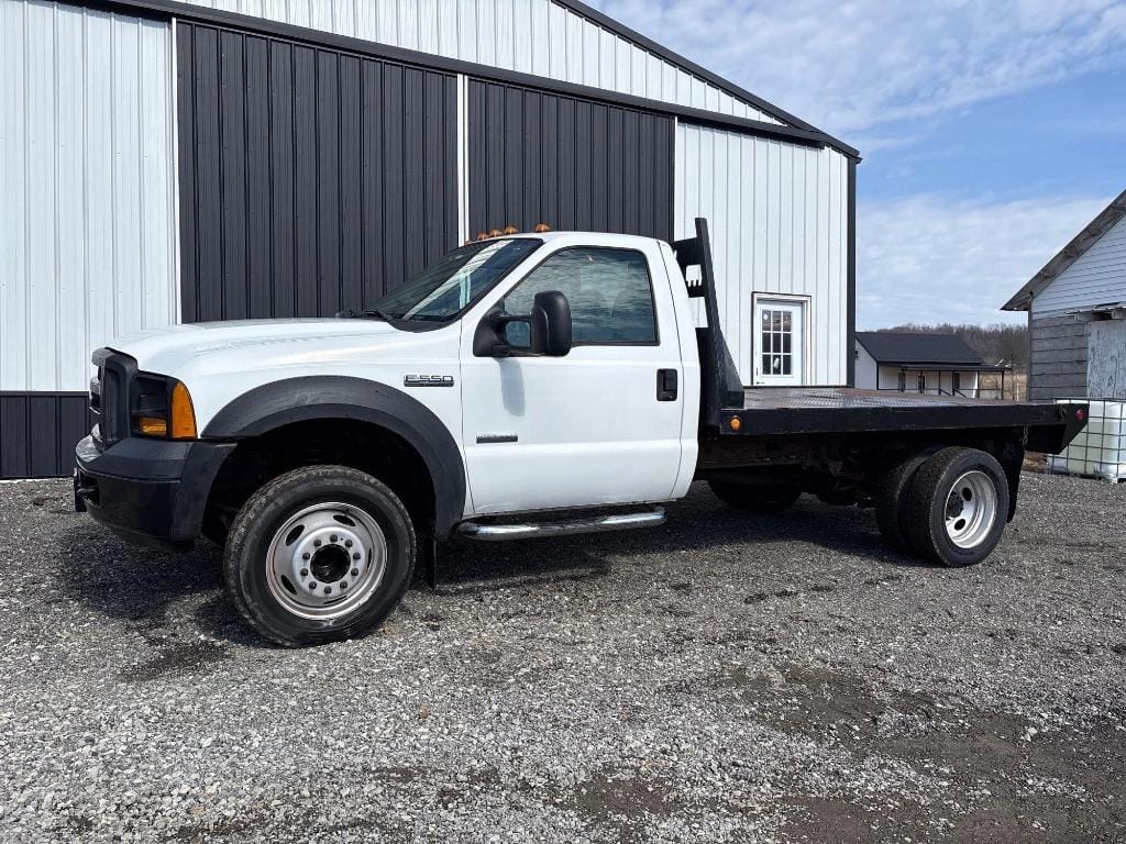 2006 Ford F-550 Equipment Image0