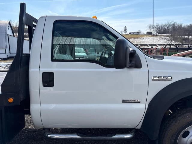 Image of Ford F-550 equipment image 3