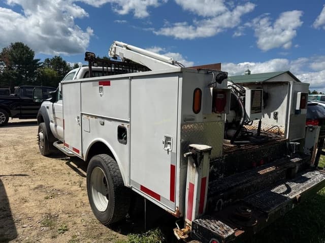 Image of Ford F-550 equipment image 3