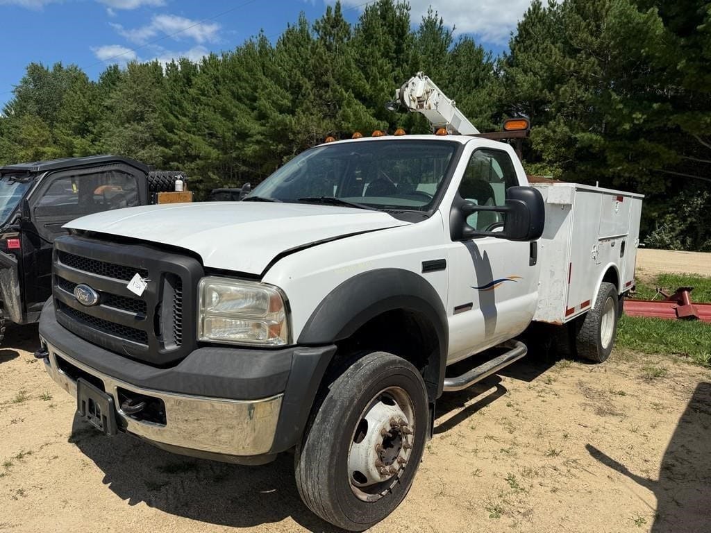 2006 Ford F-550 Equipment Image0