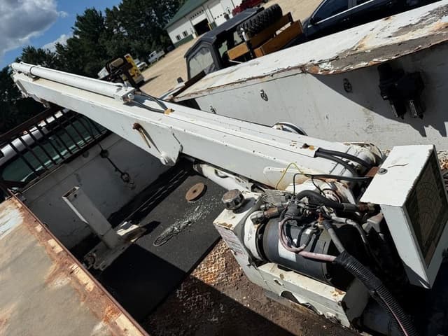 Image of Ford F-550 equipment image 4