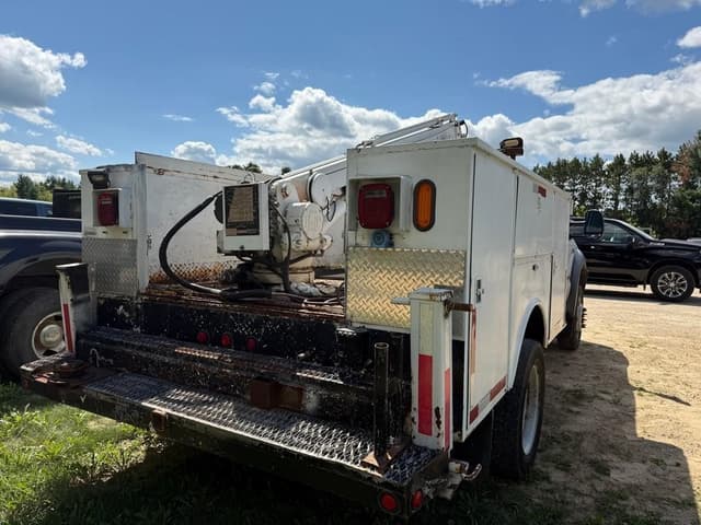 Image of Ford F-550 equipment image 2