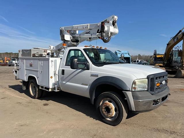 Image of Ford F-550 equipment image 2