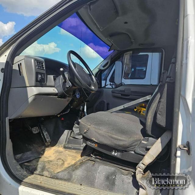 Image of Ford F-650 equipment image 2