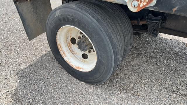 Image of Ford F-650 equipment image 4
