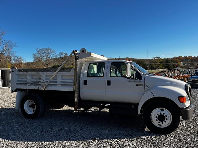 Image of Ford F-650 equipment image 3