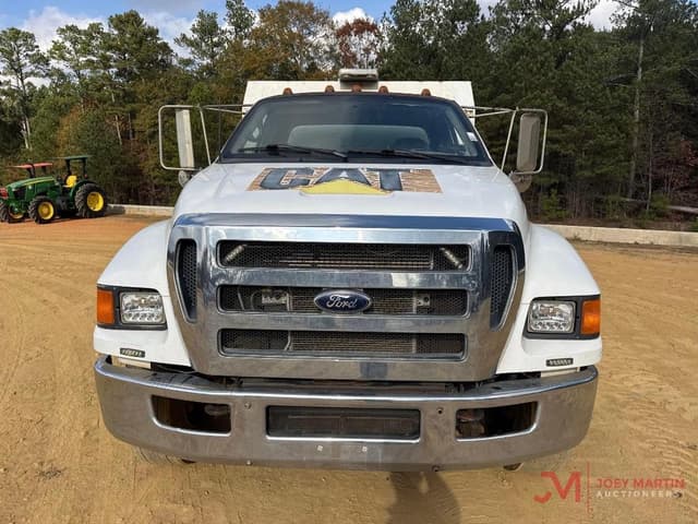 Image of Ford F-650 equipment image 4