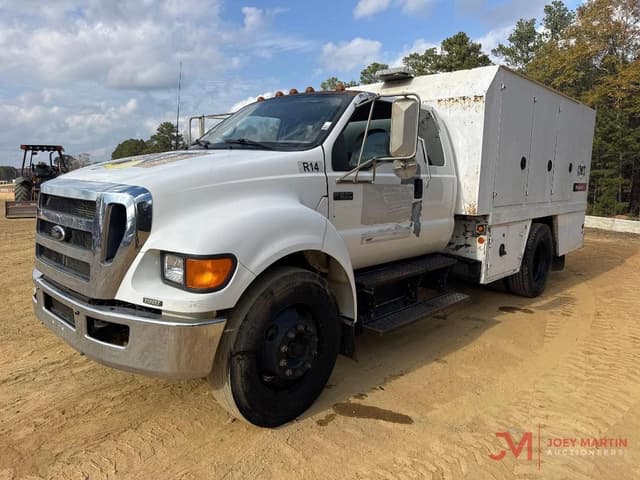 Image of Ford F-650 equipment image 3