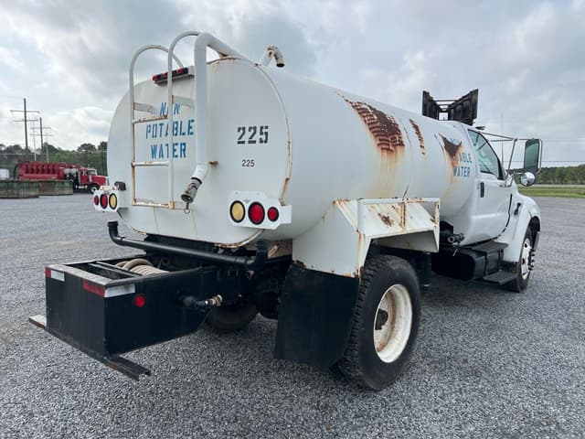 Image of Ford F-650 equipment image 4