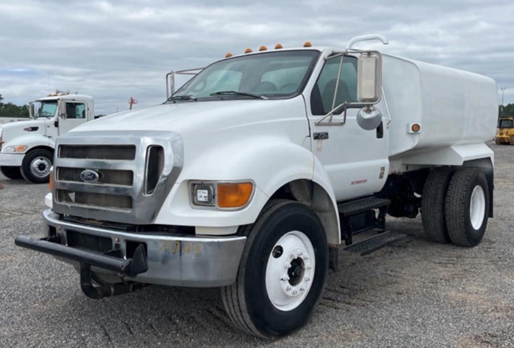 Image of Ford F-750 Primary Image