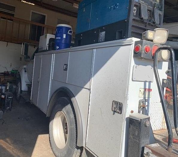 Image of Ford F-750 equipment image 1
