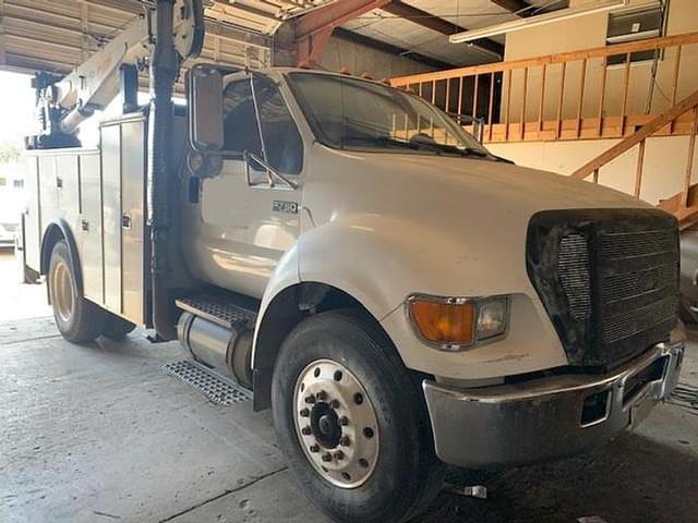 Image of Ford F-750 equipment image 2