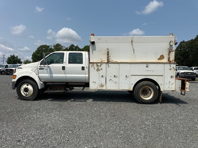 Image of Ford F-750 equipment image 2