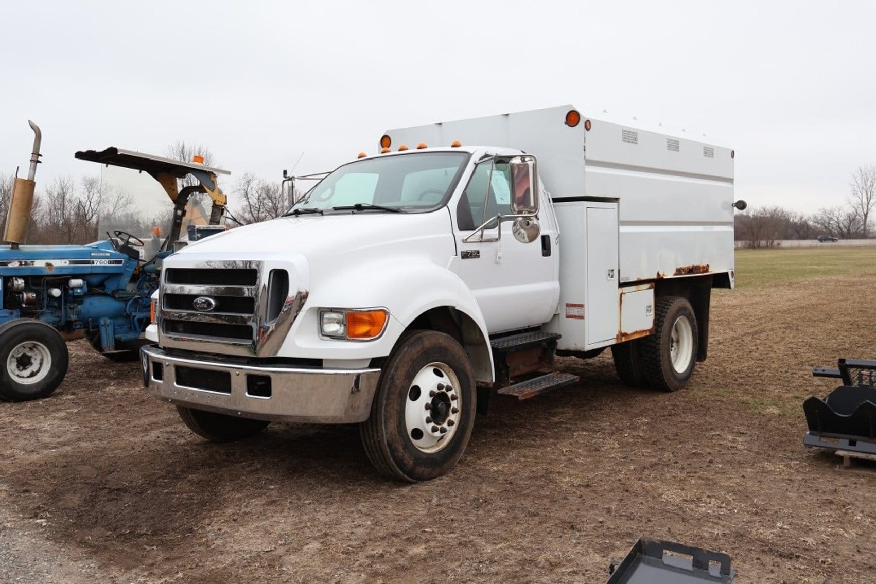 2006 Ford F-750 Equipment Image0