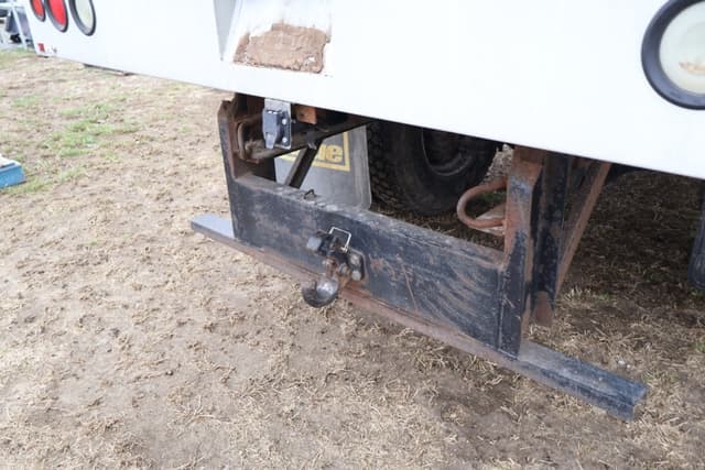 Image of Ford F-750 equipment image 4