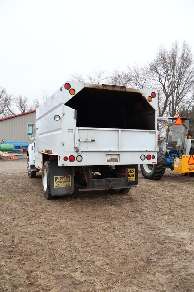 Image of Ford F-750 equipment image 2