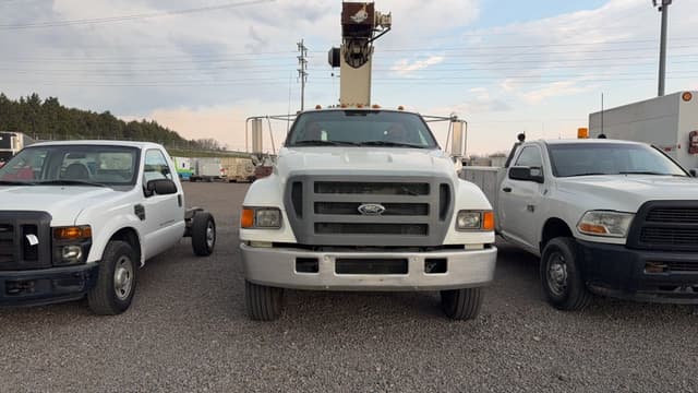 Image of Ford F-750 equipment image 1