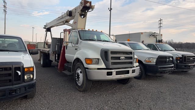Image of Ford F-750 equipment image 2