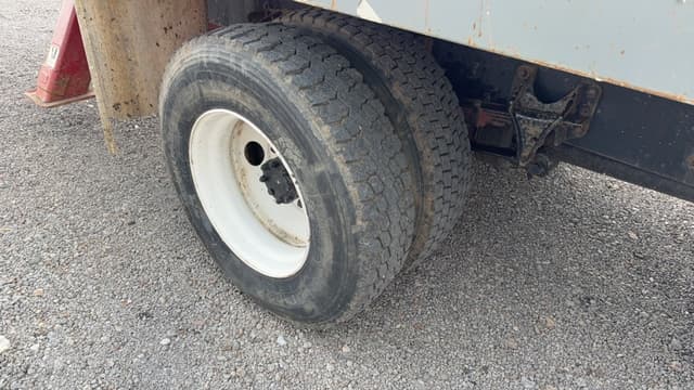 Image of Ford F-750 equipment image 4