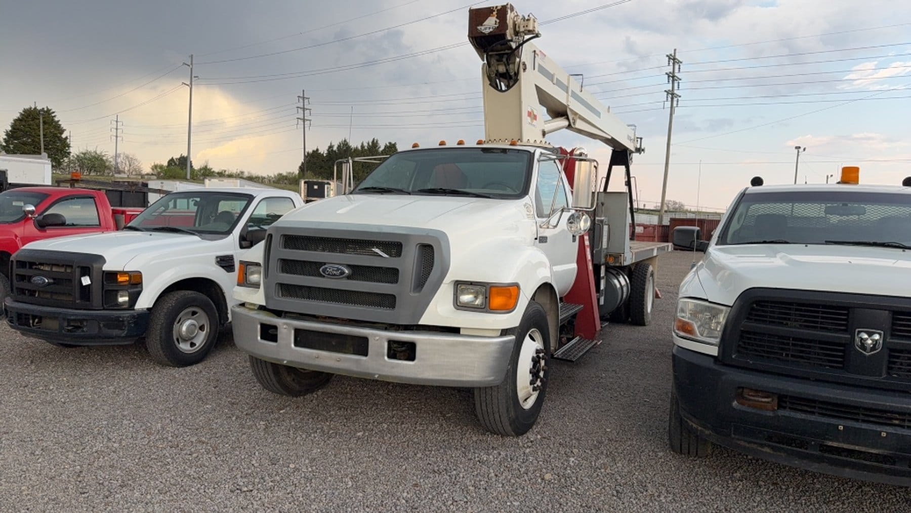 2006 Ford F-750 Equipment Image0