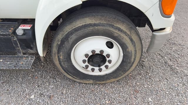 Image of Ford F-750 equipment image 3