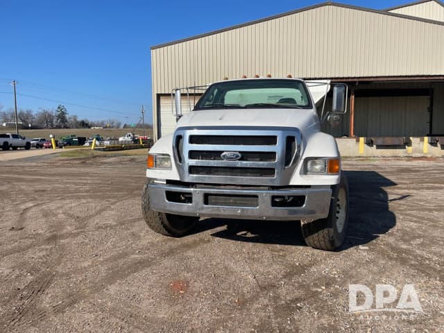Image of Ford F-750 equipment image 1